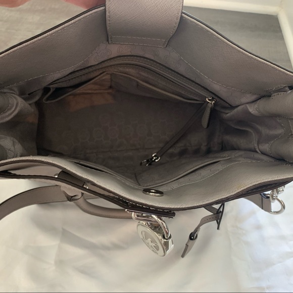 Michael Kors Large Hamilton studded handbag - Picture 3 of 4